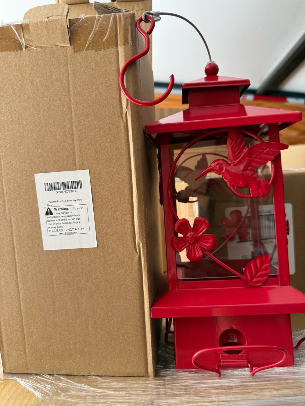 Squirrel Proof Bluejay Red
Bird Feeder